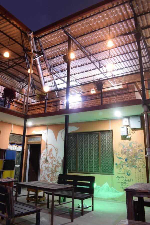 Happy Donkey Hostel Catmandu Exterior foto